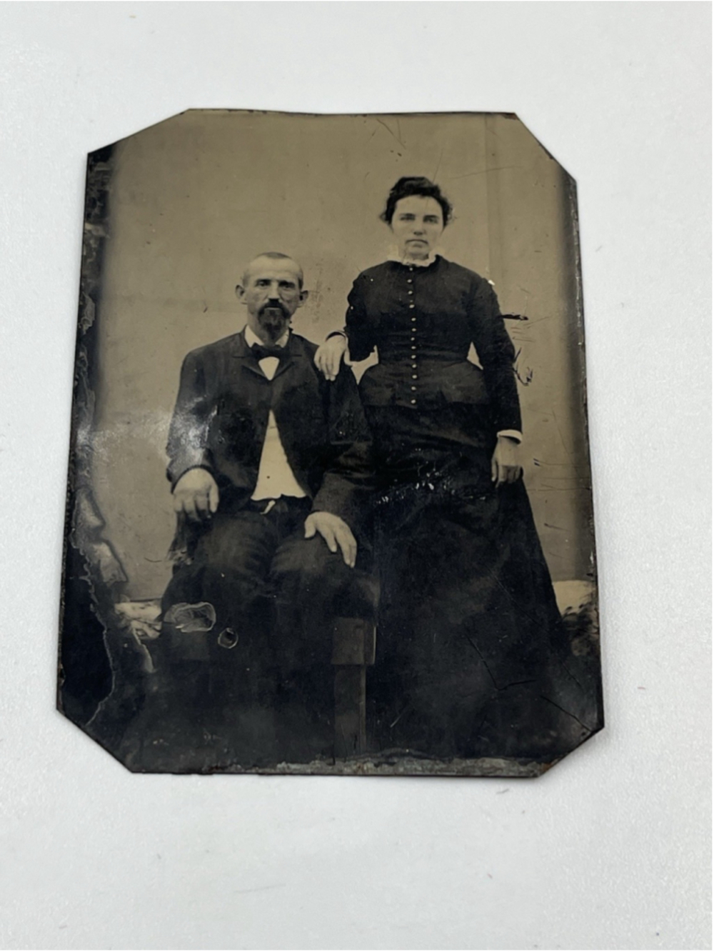ANTIQUE PHOTO Fancy Dapper Young MAN AND WOMAN Tintype Leaning Fashionable